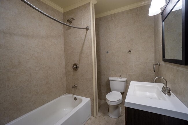 Building Photo - Available 6/1/25 - Beautiful Single Family...