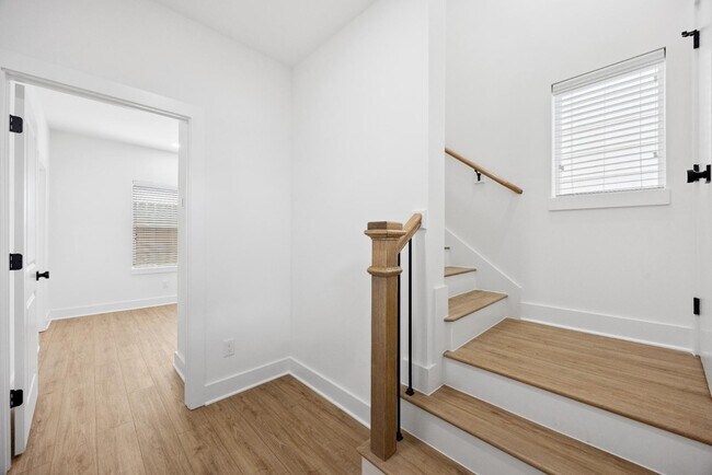 Foto del edificio - 835 Rachel St