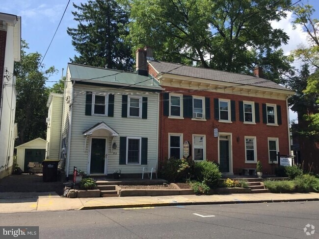 Building Photo - 352 N Main St