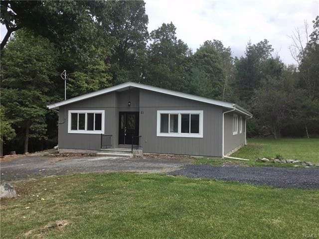 Building Photo - 21 Burrow Dr