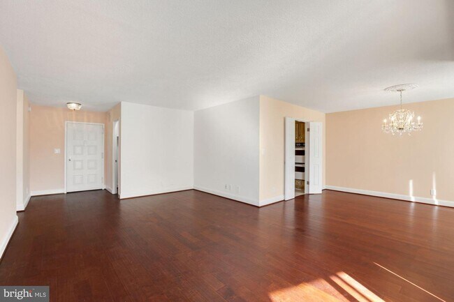 Building Photo - 8360 Greensboro Dr