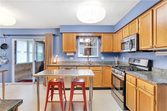Building Photo - 262 Hooks Ln