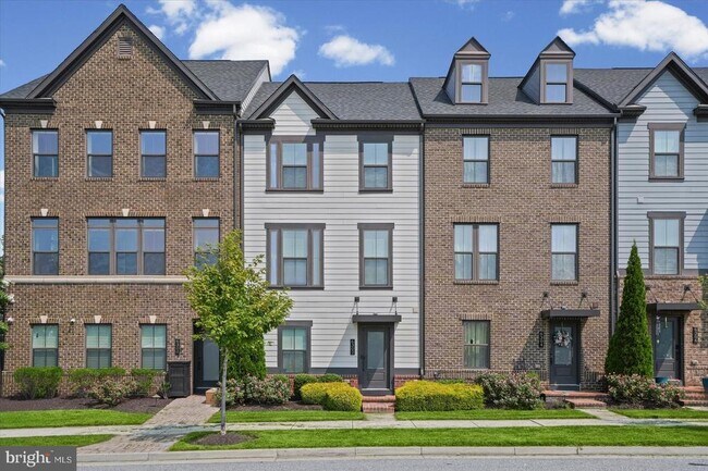Building Photo - 6302 Greenleigh Ave