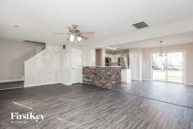 Foto del edificio - 14337 Fokker Pl