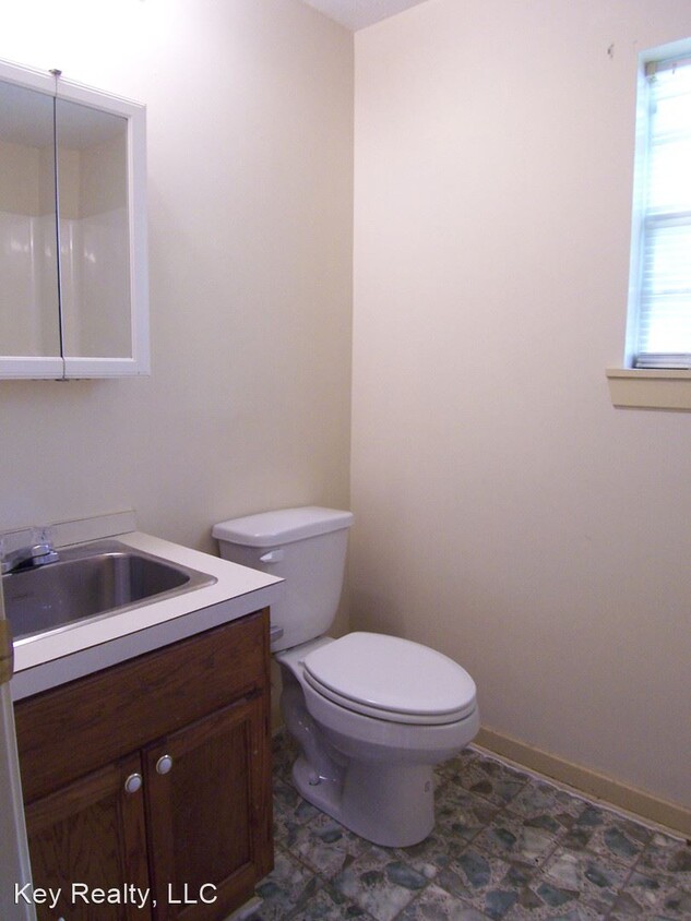 Building Photo - 2 br, 1 bath House - 705 Pacific Ave