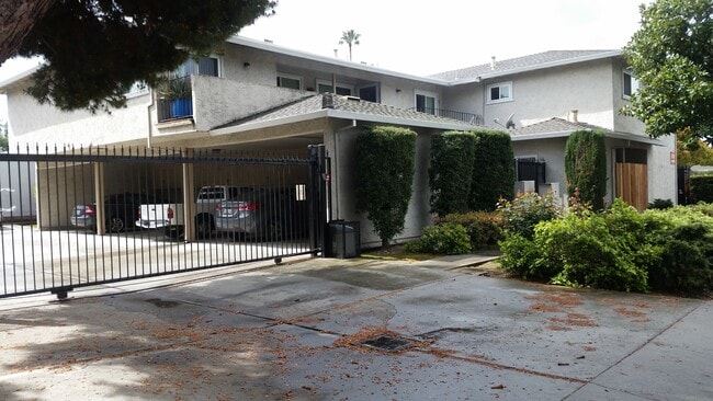 Feature unit - 956 Paula St