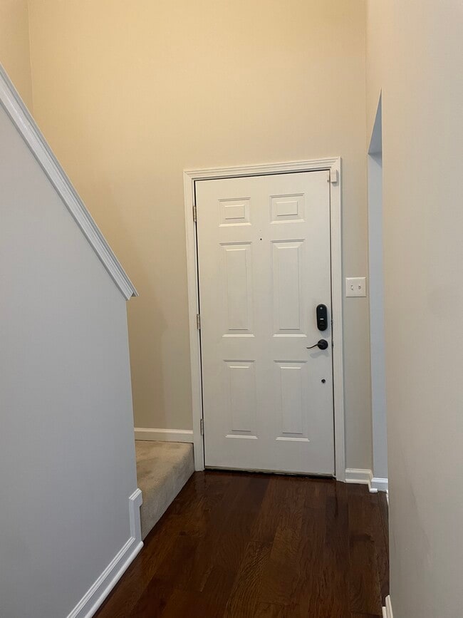 Building Photo - 8544 Highland Glen Cir N