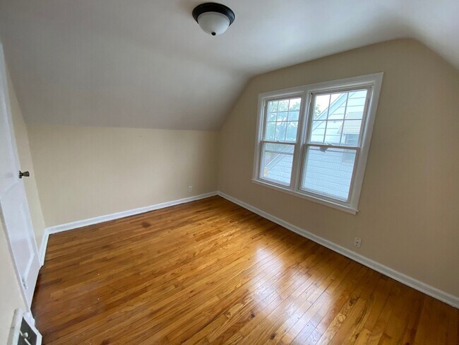 Building Photo - 1330 N Meade