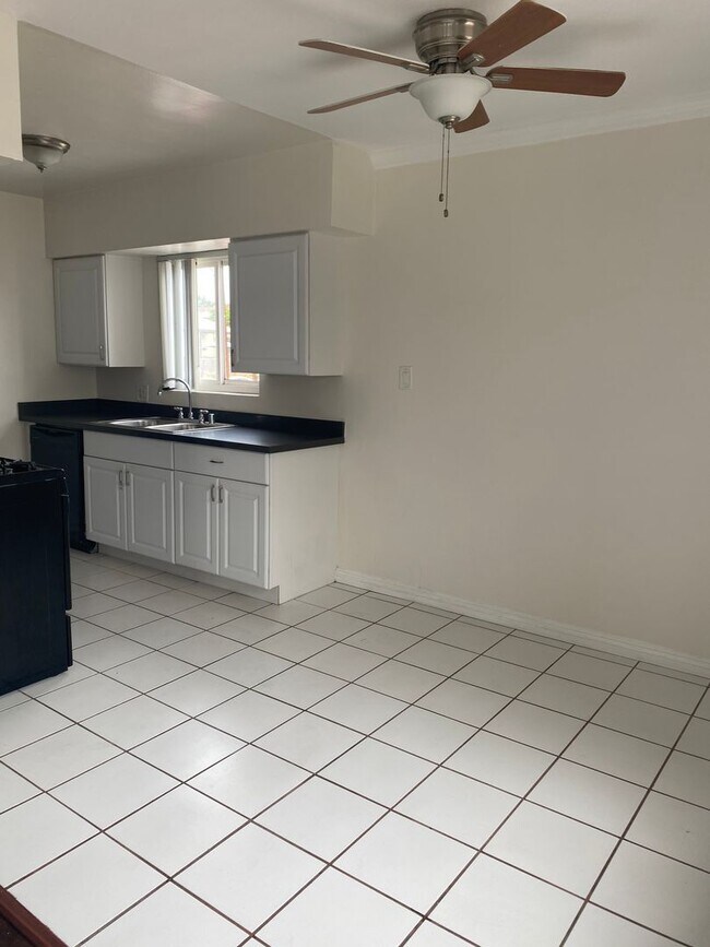 Foto del edificio - Bright 2 bed 1 bath in Pacific Beach