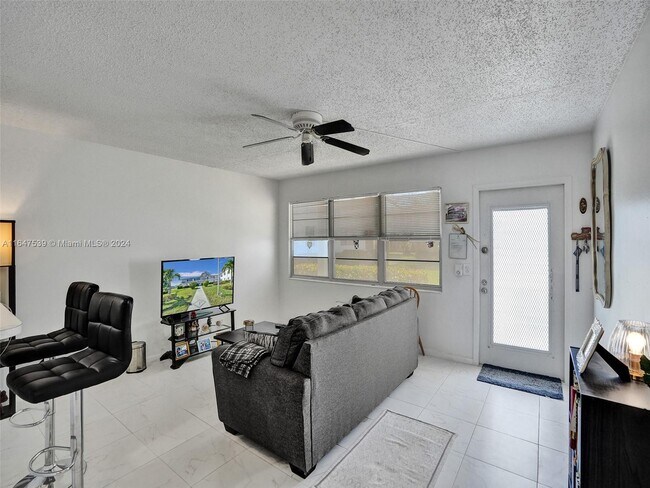 Foto del edificio - 263 Oakridge N