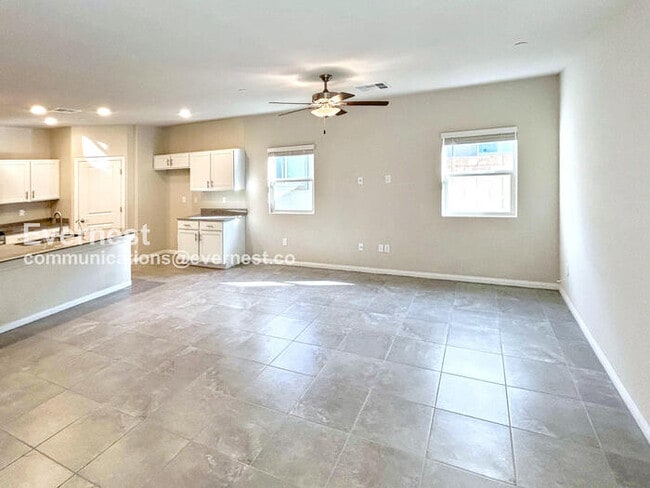 Building Photo - 497 Silver Smt Ave