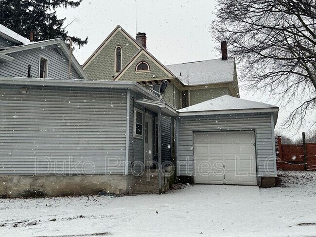Building Photo - 47 Grover St