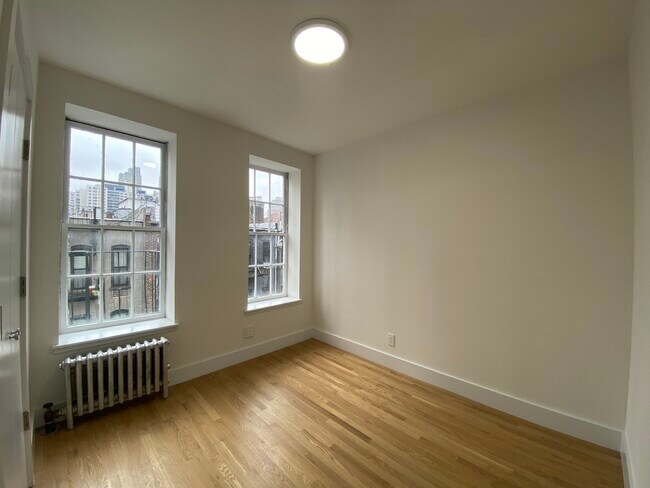 Foto del edificio - 319 E 91st St