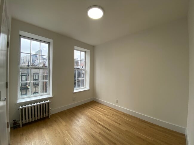 Building Photo - 319 E 91st St