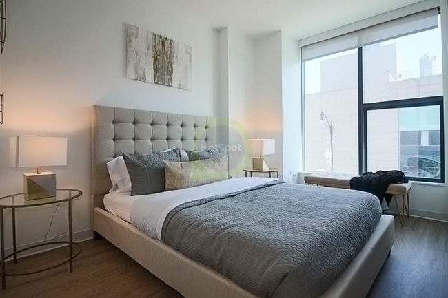 Building Photo - 799 W Van Buren St