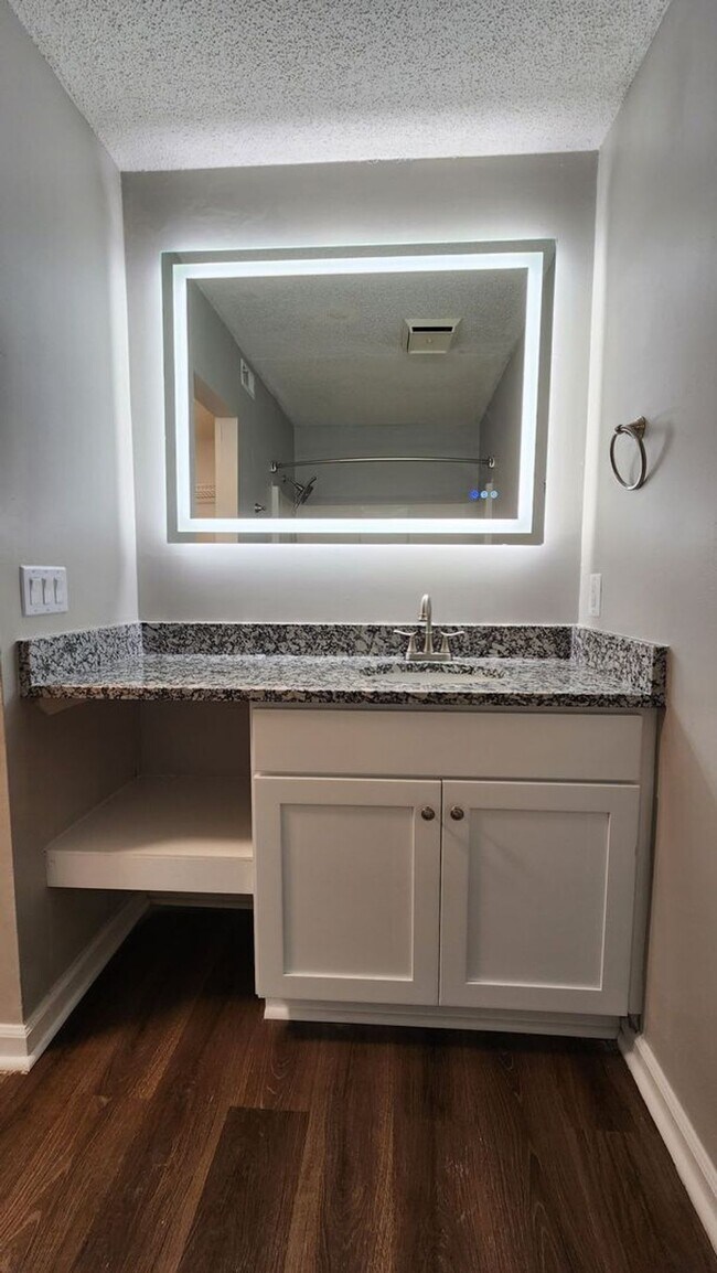 Building Photo - Huntington Place Apartments