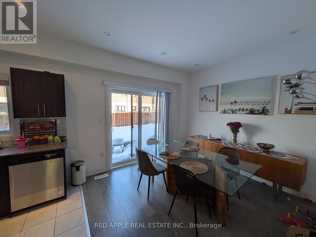 Photo du bâtiment - 88 Fairlane Ave