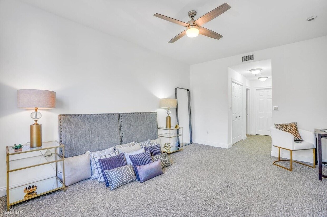 Foto principal - 208 Shearwater Ct W