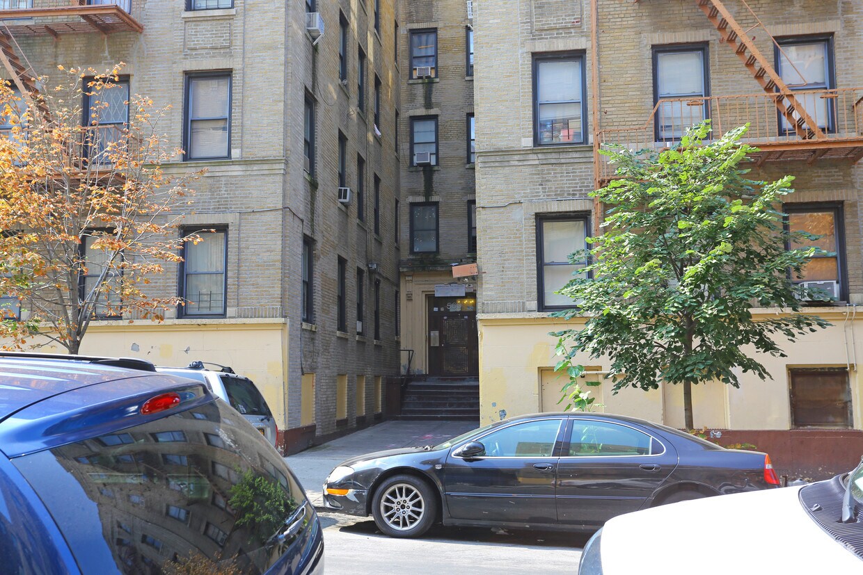 Building Photo - 560-564 W 192nd St