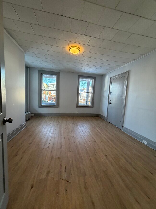 Building Photo - 66 Broadway