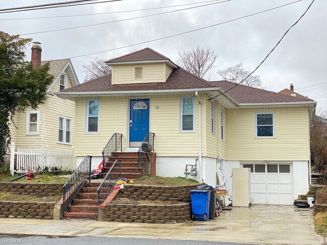 Building Photo - 3 br, 1.5 bath Duplex - 56 Bristol Ave