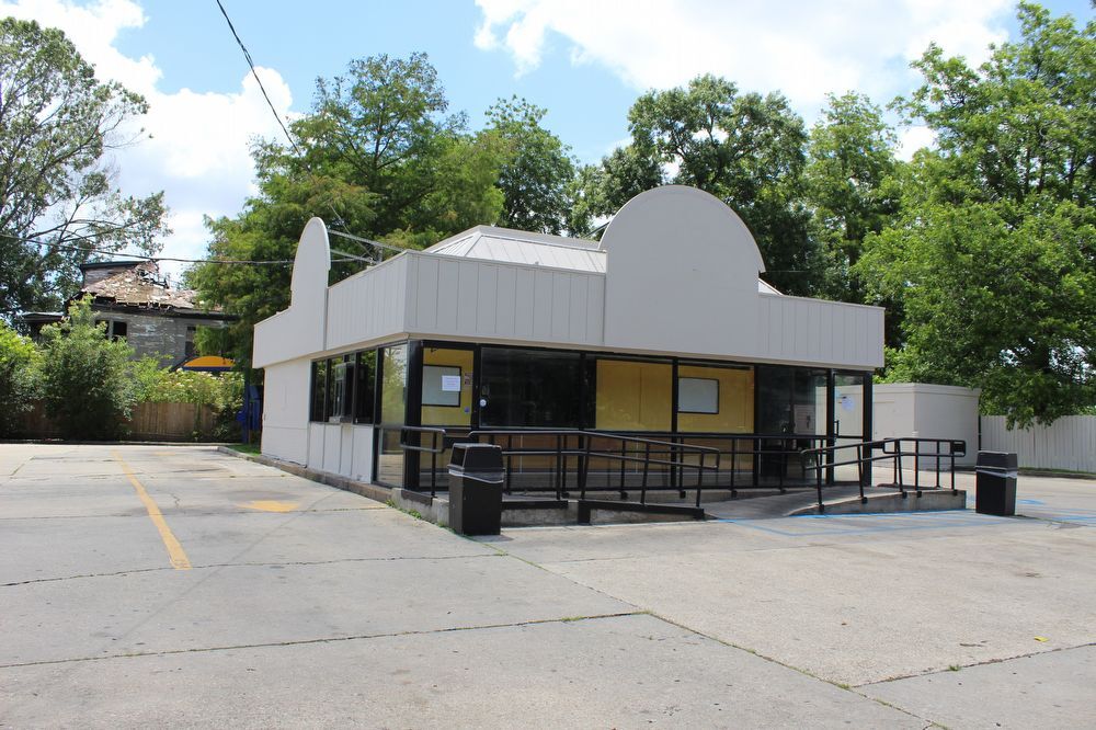 Primary Photo - 212 Southwest Evangeline Thruway - 1