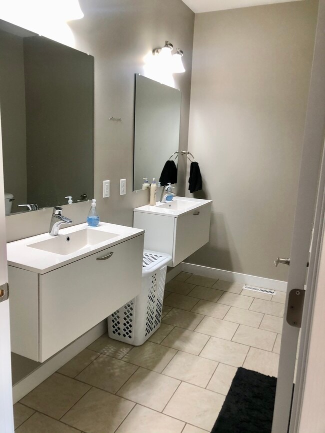 Upstairs Bath - 3028 Bluestem Trl