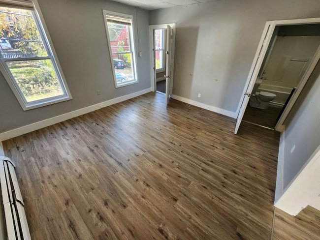 Building Photo - 538 Hall St