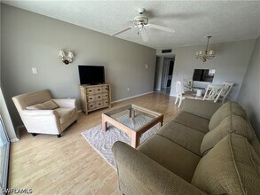 Building Photo - 200 Turtle Lake Ct