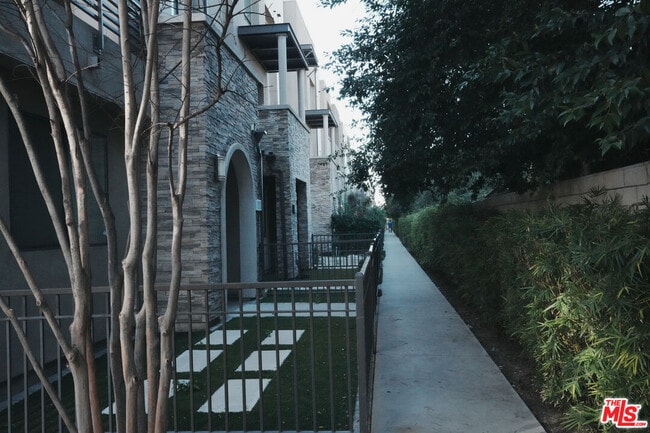 Building Photo - 13137 W Lumina Way