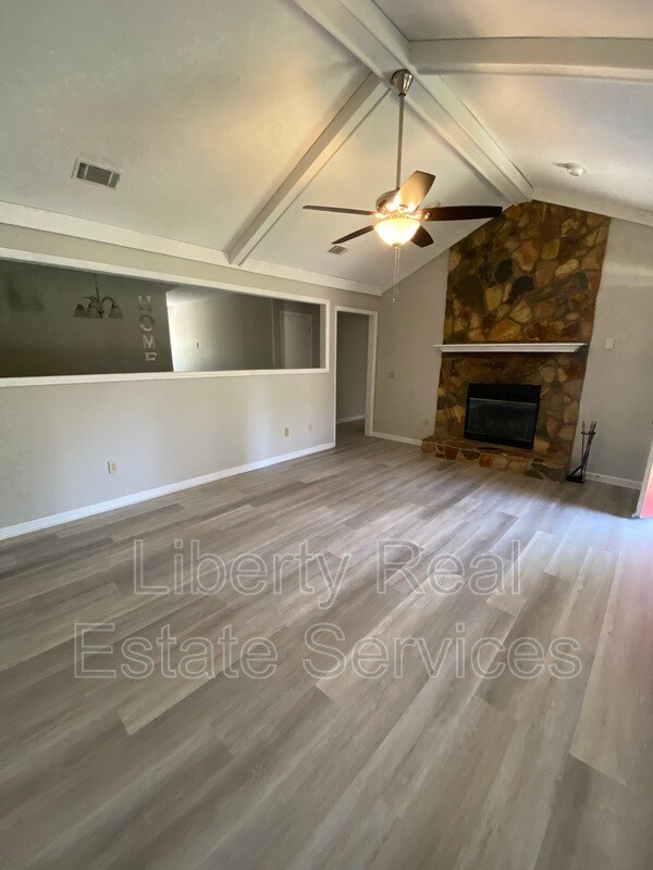 Building Photo - 105 Maid Marian Ct