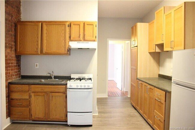 Building Photo - 65 Edgewood Ave