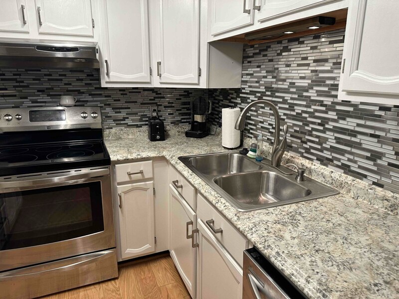 Primary Photo - 609 Shearwood Forest Dr