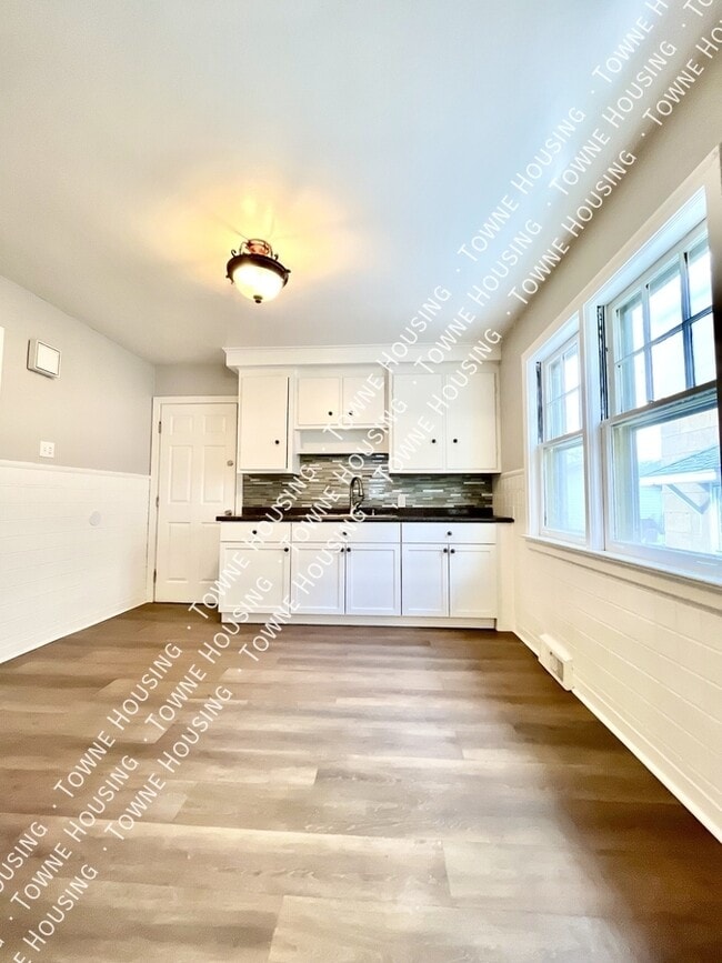 Building Photo - 554 26th St