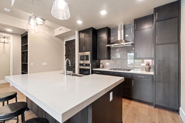 Foto del edificio - 302 N Meldrum St