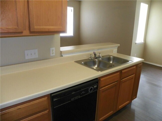 Foto del edificio - 13704 Harris Ridge Blvd