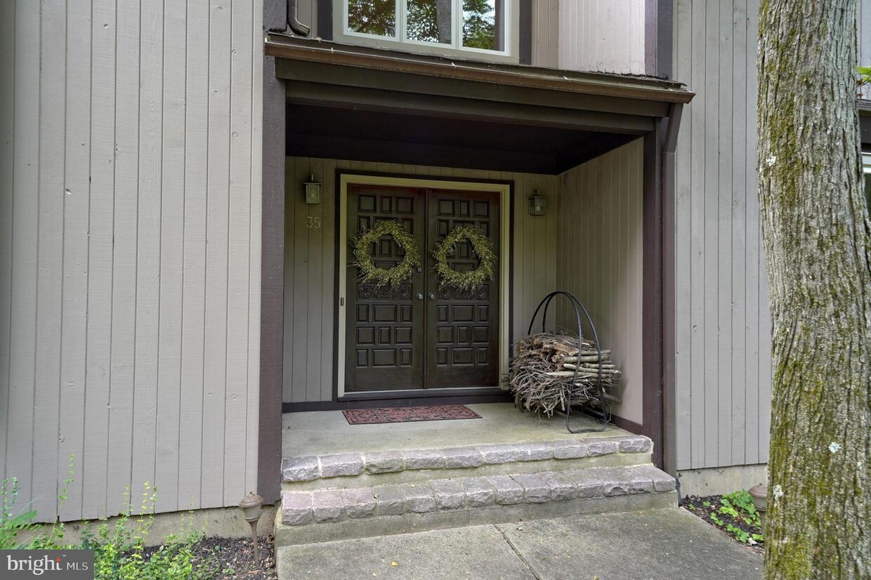 Primary Photo - 35 Woodlane Rd