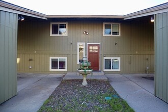 Building Photo - 939 N Baker Ave