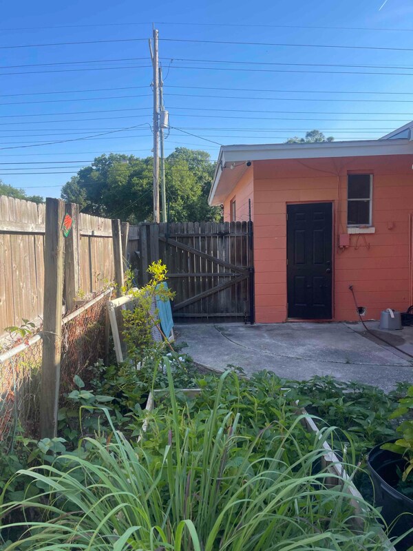 Foto del edificio - 6244 Merrill Rd