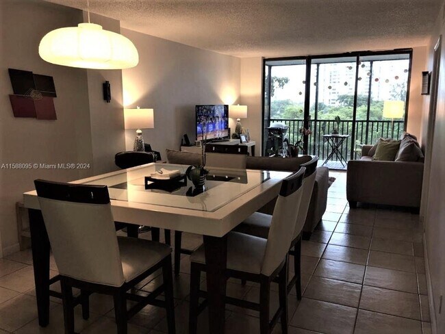 Foto del edificio - 3475 North Country Club Drive Apt #507, Mi...