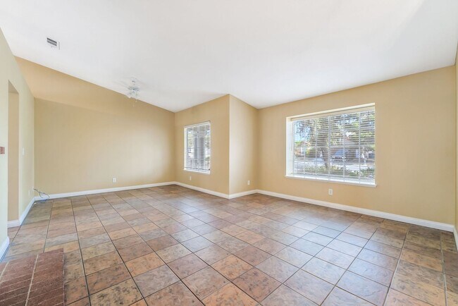 Foto del edificio - Spacious Single-Story Living with Oversized Lot and Dual Living Areas!