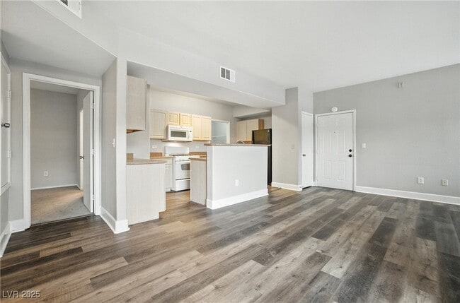 Foto del edificio - 8250 N Grand Canyon Dr
