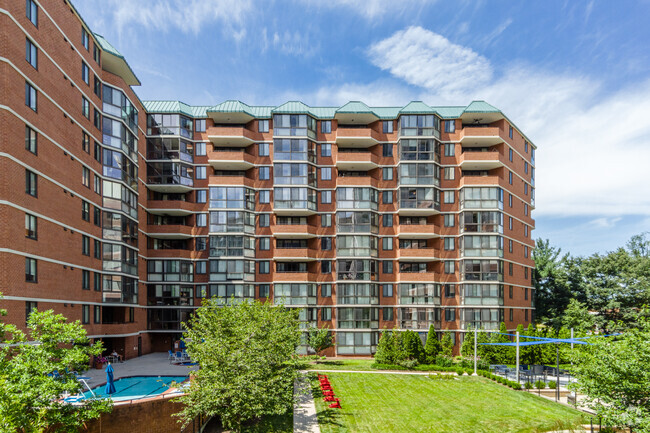 Building Photo - 1001 Eastview at Ballston Metro