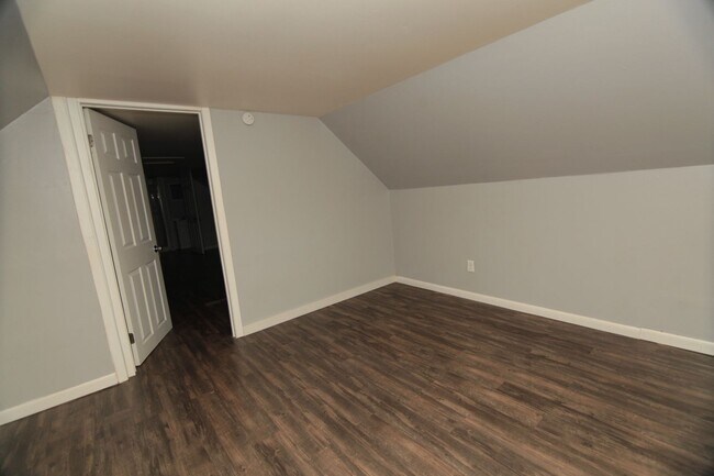 Foto del edificio - Updated 4-Bedroom Gem with Move-In Special...