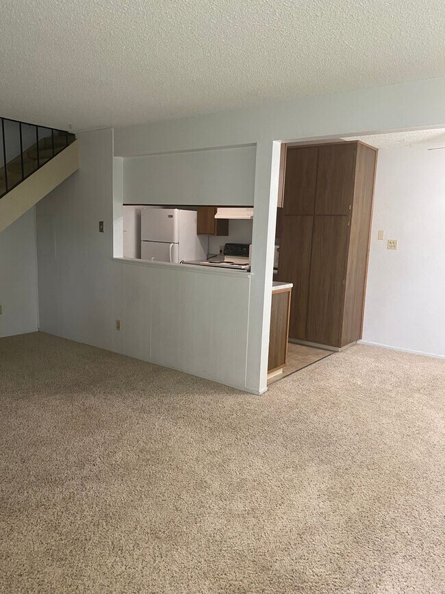 Building Photo - 621 Oakwood Dr