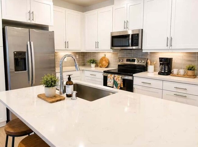 Building Photo - 12967 Paradiso Dr