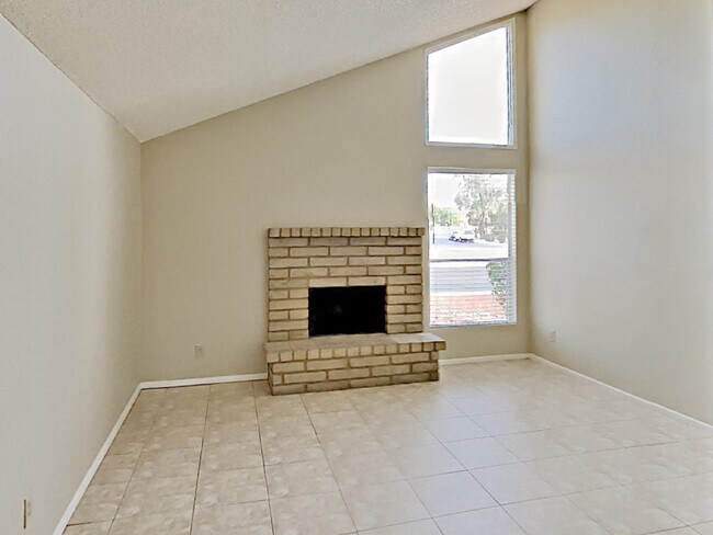 Building Photo - 1205 W Chilton St