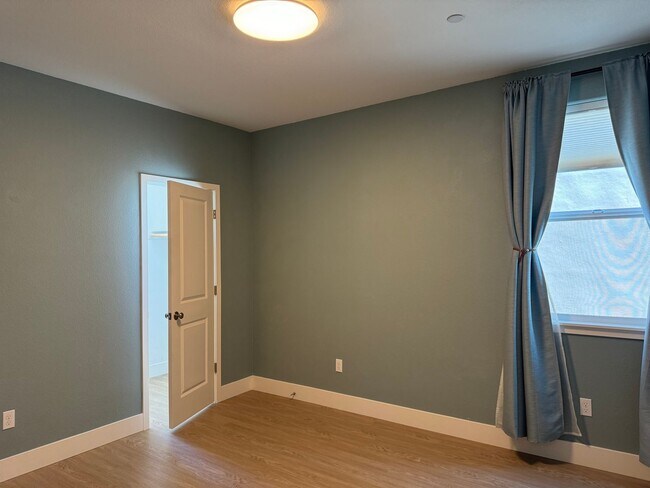 Building Photo - 3 BR/3BA | Newly Renovated Single Family Home | Front Yard| In Sacramento!