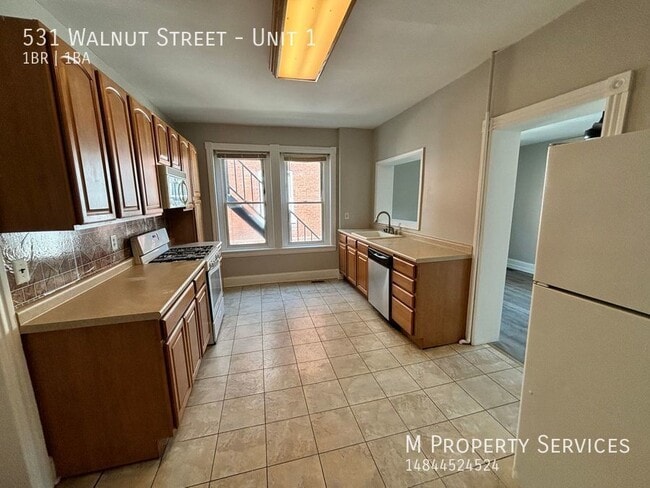 Building Photo - Charming Renovated 1-Bedroom First floor T...