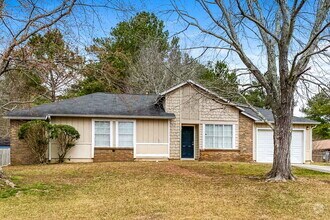 Building Photo - 9512 Forest Knoll Dr